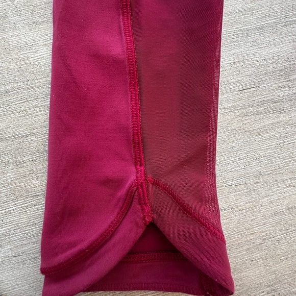 Lululemon women’s 8 lace mesh detail Burgundy Leggings - Picture 11 of 13